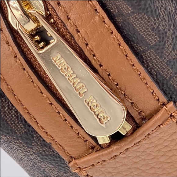 Michael Kors Chain Messenger Shoulder Bag - Picture 5 of 9